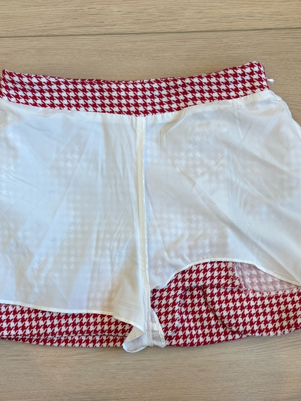day + moon Women’s Medium Red Houndstooth Mini Skirt and Vest Matching Set - Picture 5 of 9